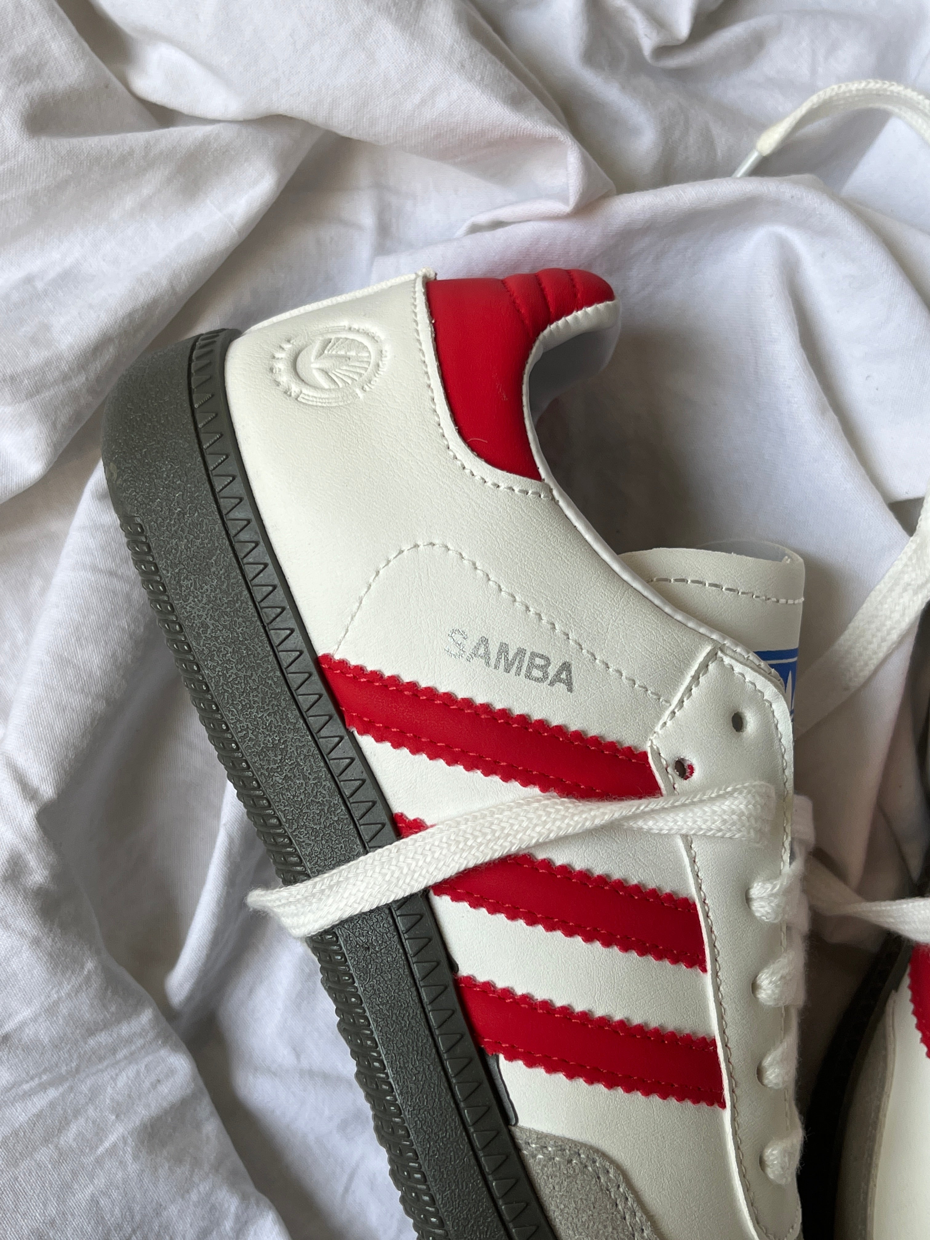 SAMBAS RED AND WHITE