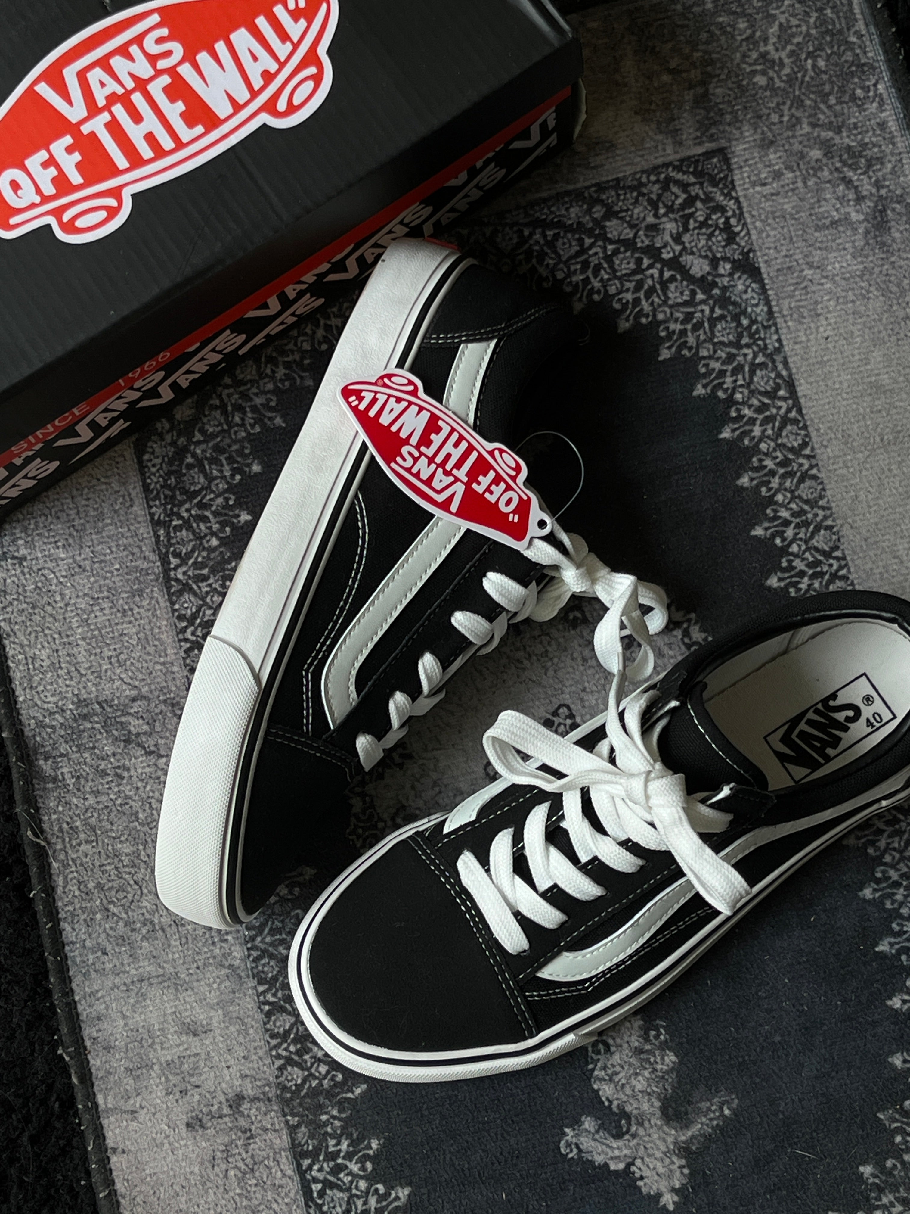 Vans Old Skool – Classic Black & White