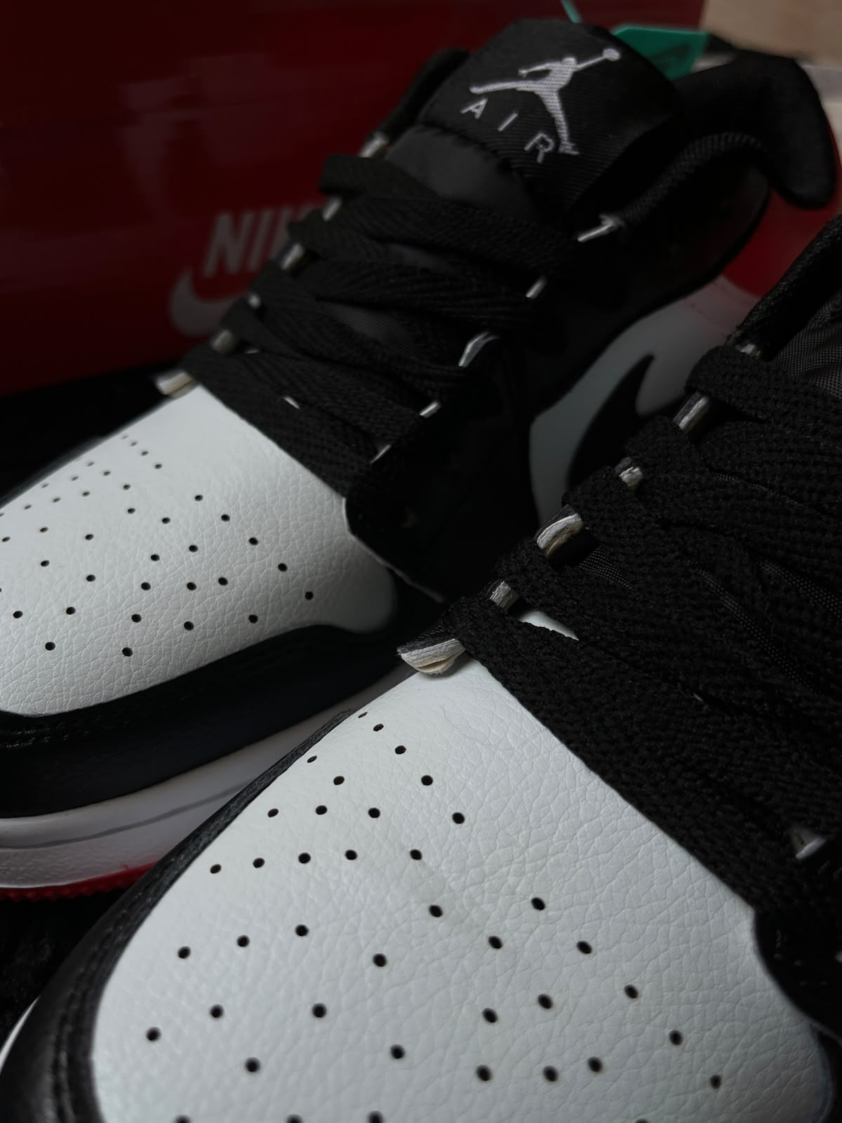 AirJordan 1 Black Toe