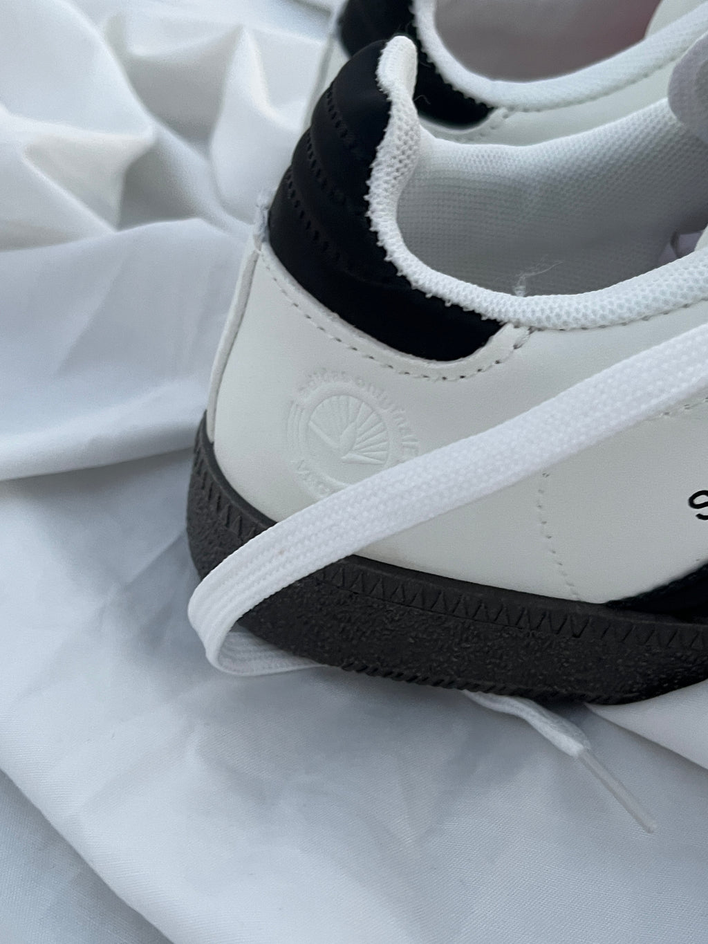 Samba- White / Black - Men