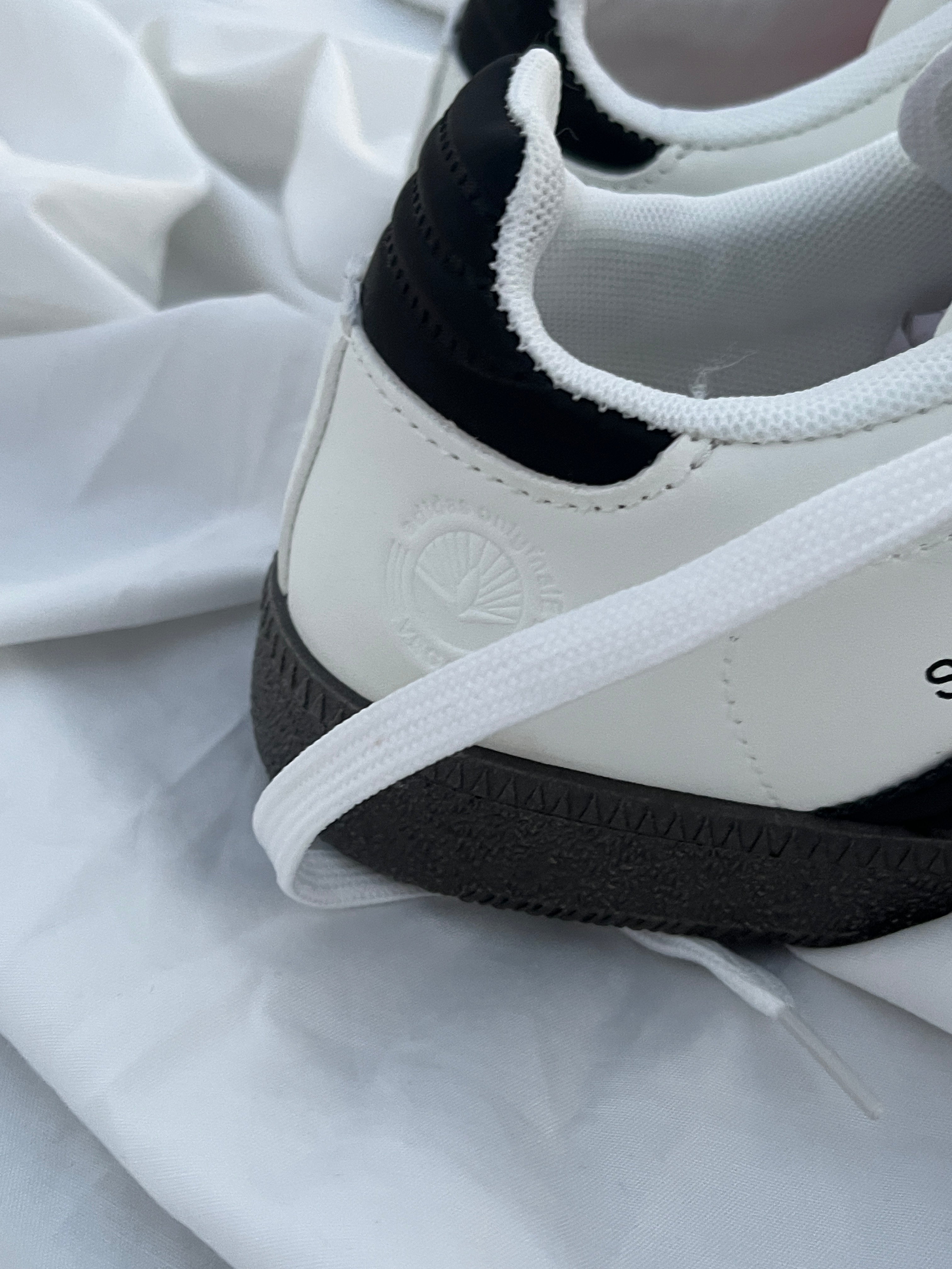 Samba- White / Black - Men