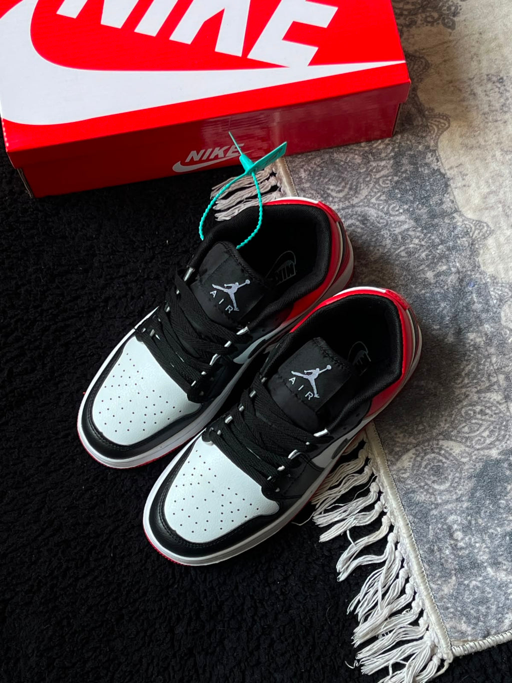 AirJordan 1 Black Toe