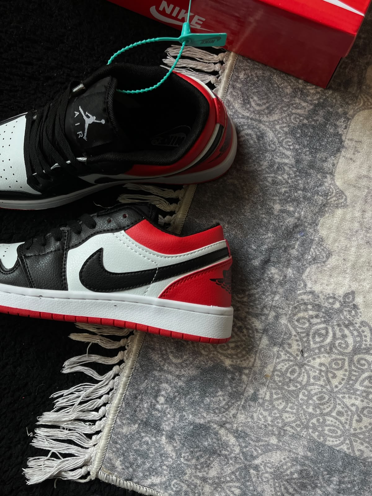 AirJordan 1 Black Toe
