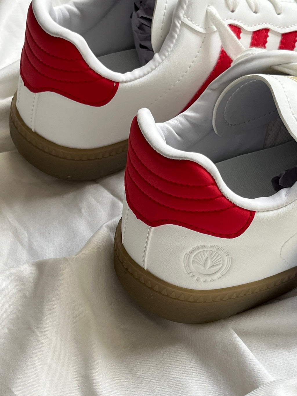 SAMBAS RED AND WHITE