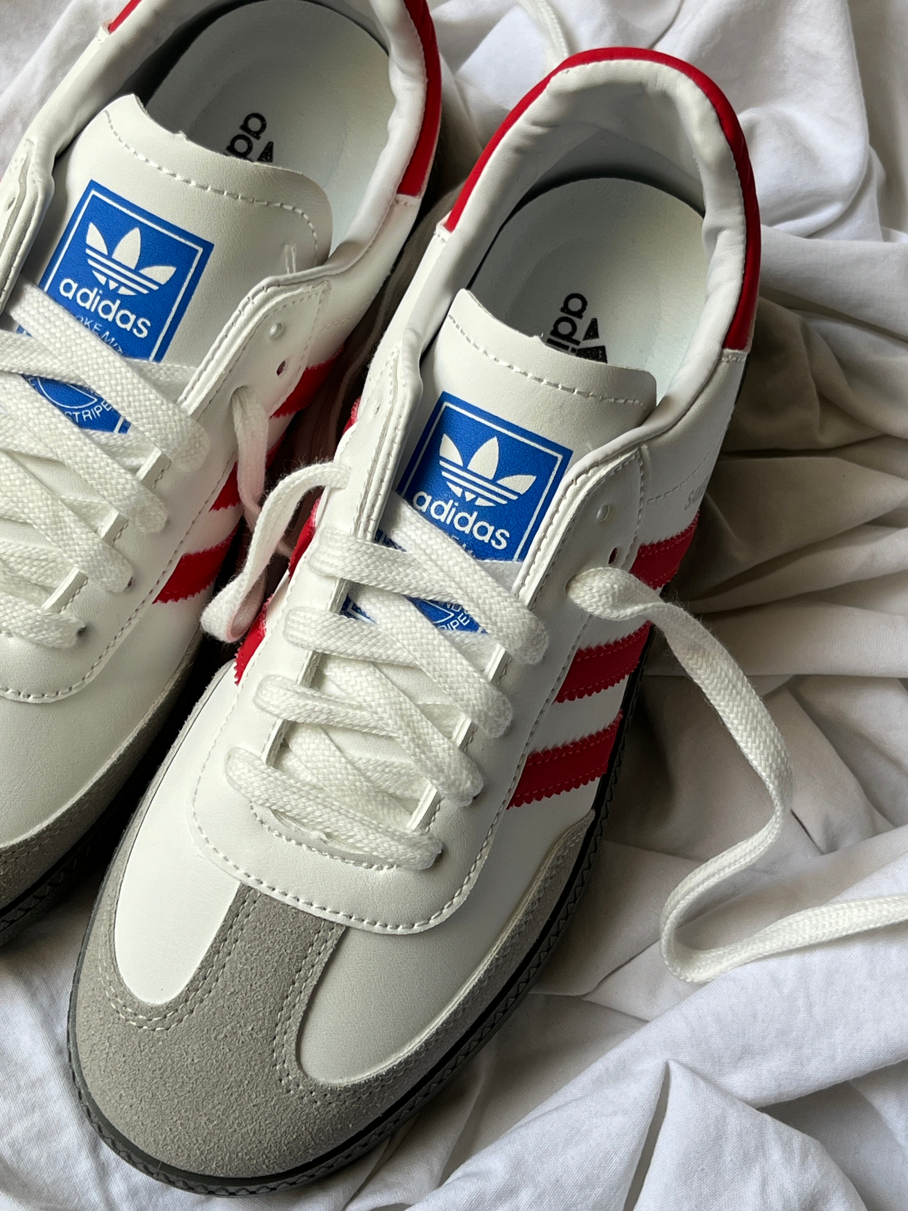 SAMBAS RED AND WHITE